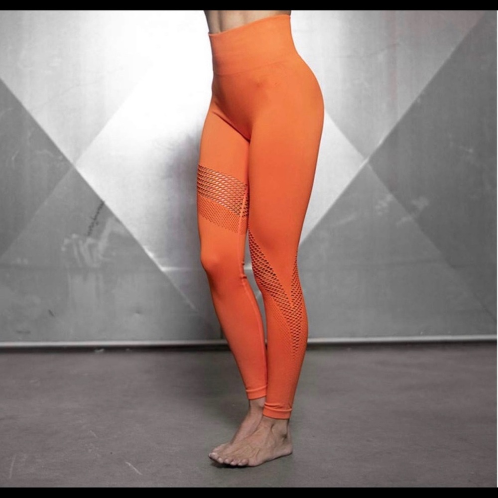 BODY ENGINEERS LEGGINGS SIZE SMALL